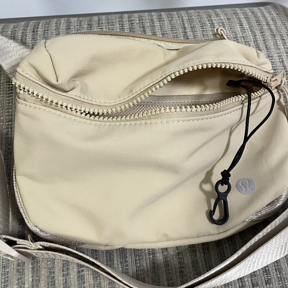 Lululemon Everywhere Belt Bag 1L New